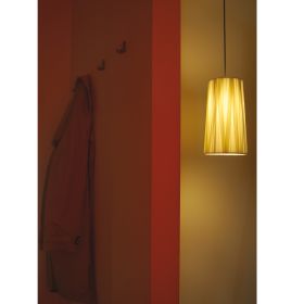 DRESS CONO Pendelleuchte mit Satin-Schirm Freundliche-warme Ausstrahlung der Pendelleuchte DRESS CONO.